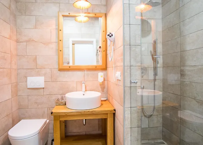 Luksuzne Sobe Luce 4* 비르브닉